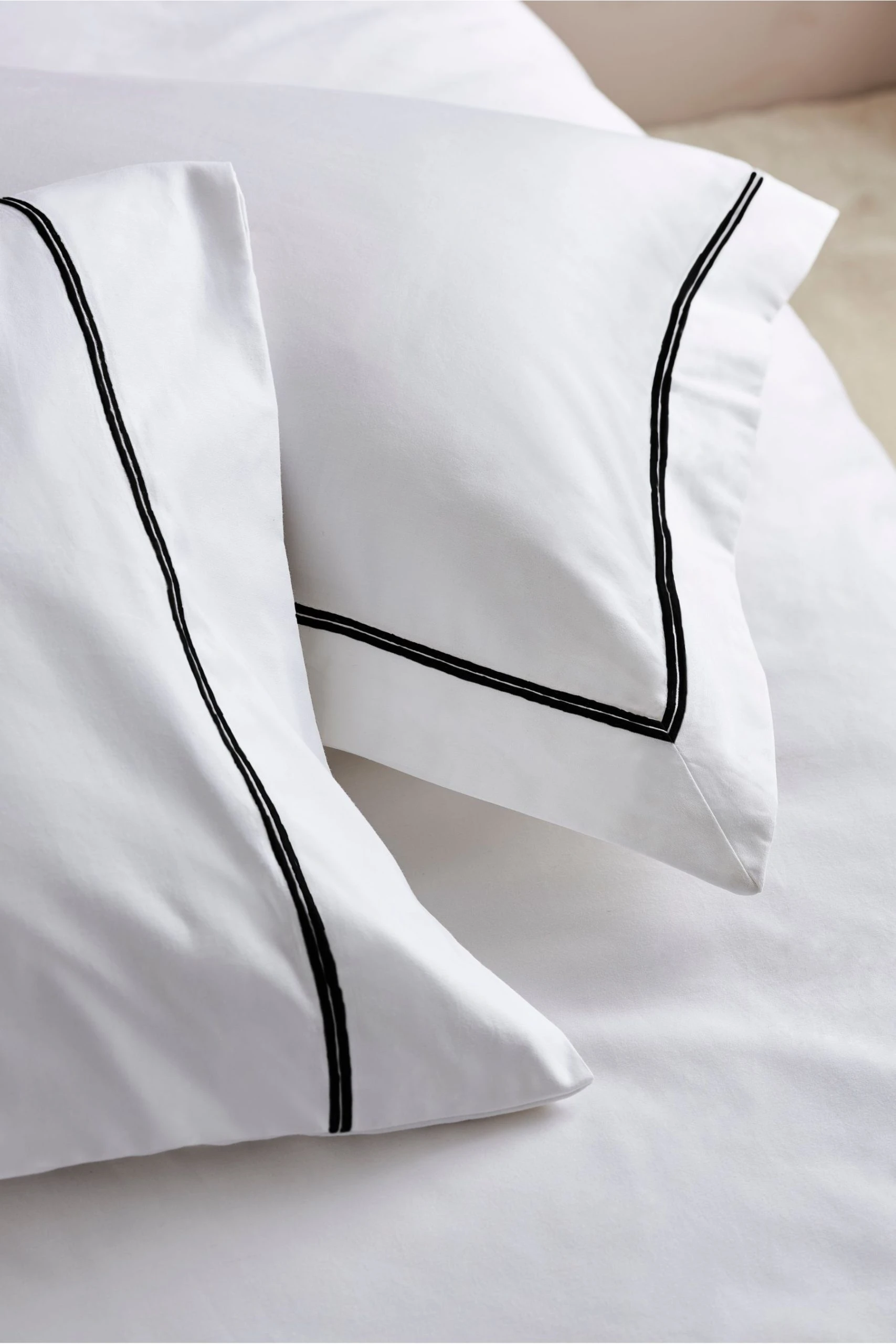 Next Collection Luxe 600 Thread Count 100% Cotton Sateen Duvet Cover And Pillowcase Set 4 Next Collection Luxe 600 Thread Count 100% Cotton Sateen Duvet Cover And Pillowcase Set - Image 2