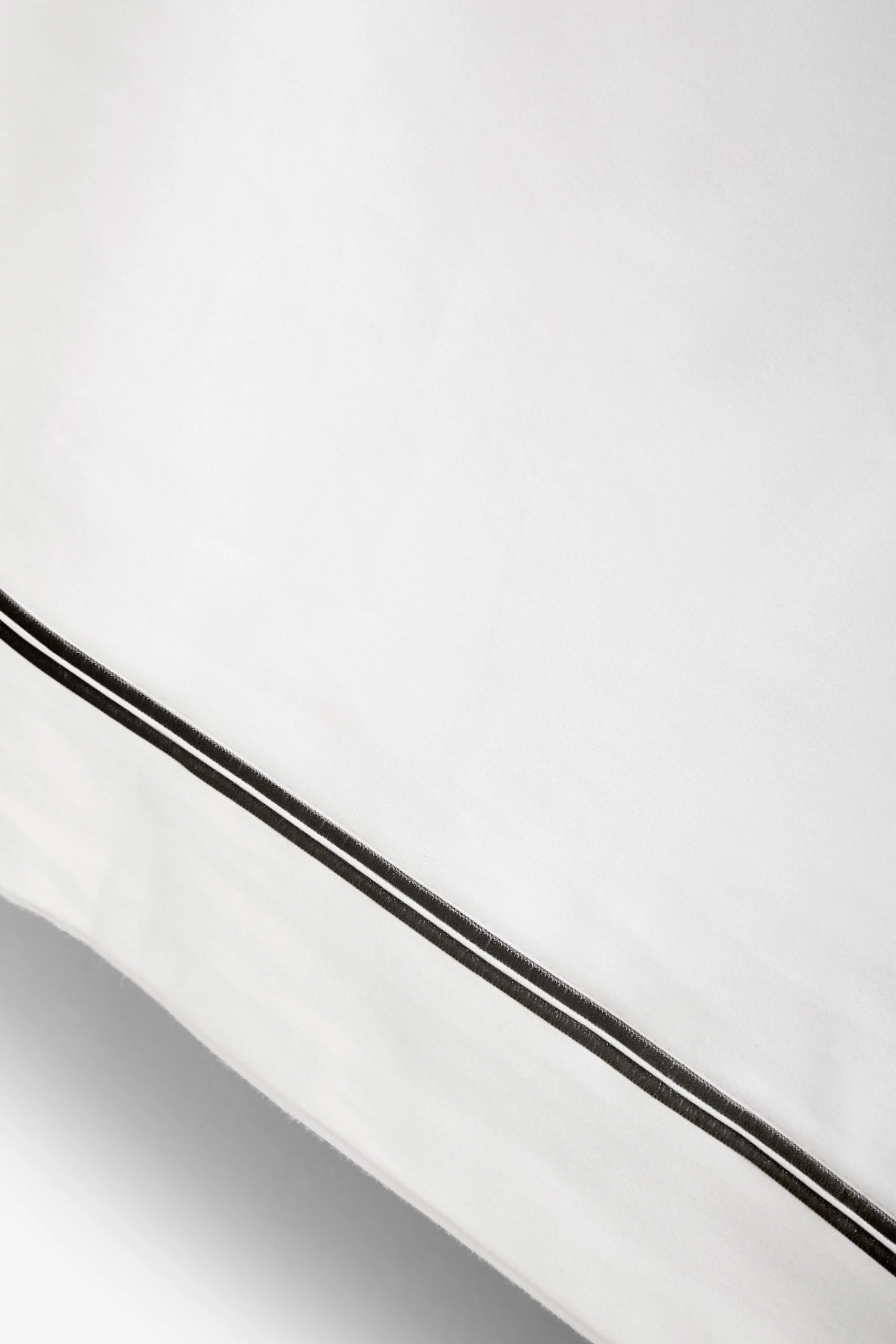 Next Collection Luxe 600 Thread Count 100% Cotton Sateen Duvet Cover And Pillowcase Set 6 Next Collection Luxe 600 Thread Count 100% Cotton Sateen Duvet Cover And Pillowcase Set - Image 4