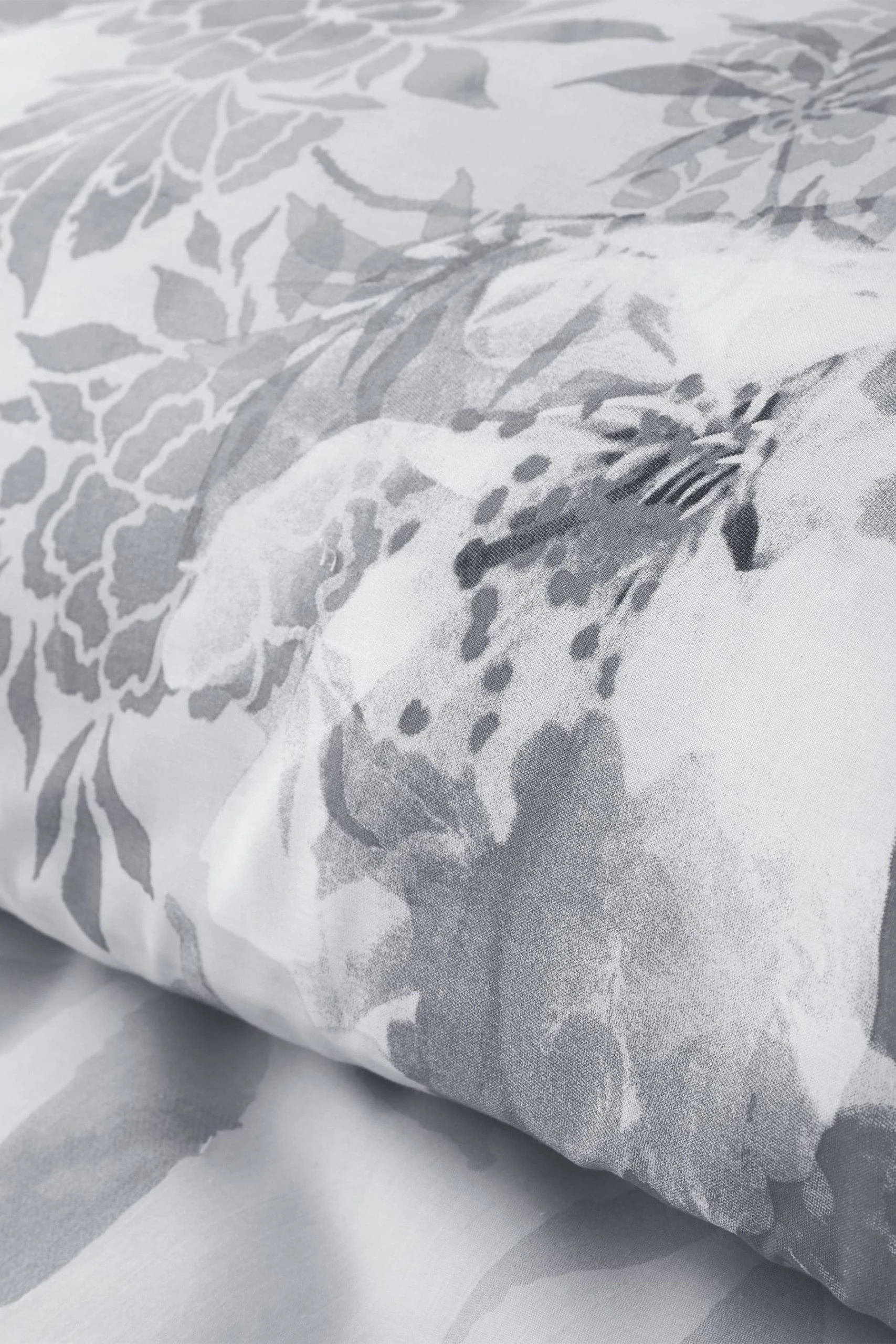 Catherine Lansfield Dramatic Floral Duvet Cover And Pillowcase Set - Image 3