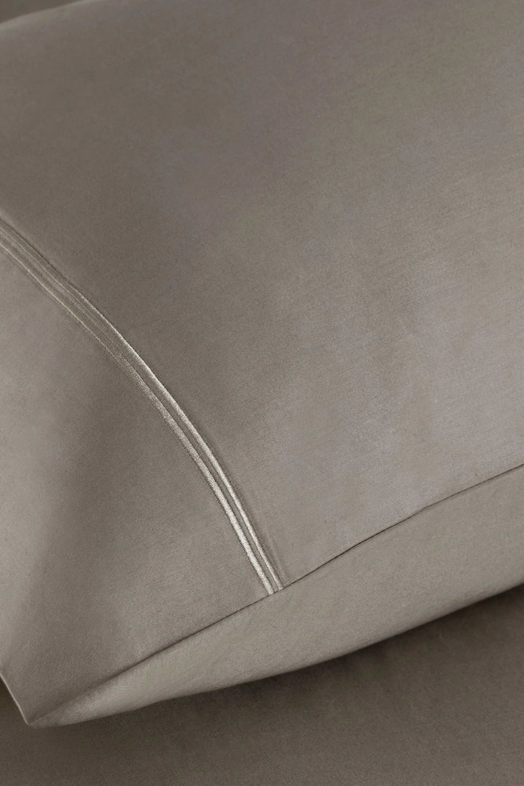 Next Collection Luxe 600 Thread Count 100% Cotton Sateen Duvet Cover And Pillowcase Set 4 Next Collection Luxe 600 Thread Count 100% Cotton Sateen Duvet Cover And Pillowcase Set - Image 2