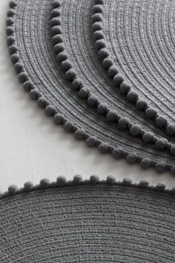 Alternative view of Next Pom Pom