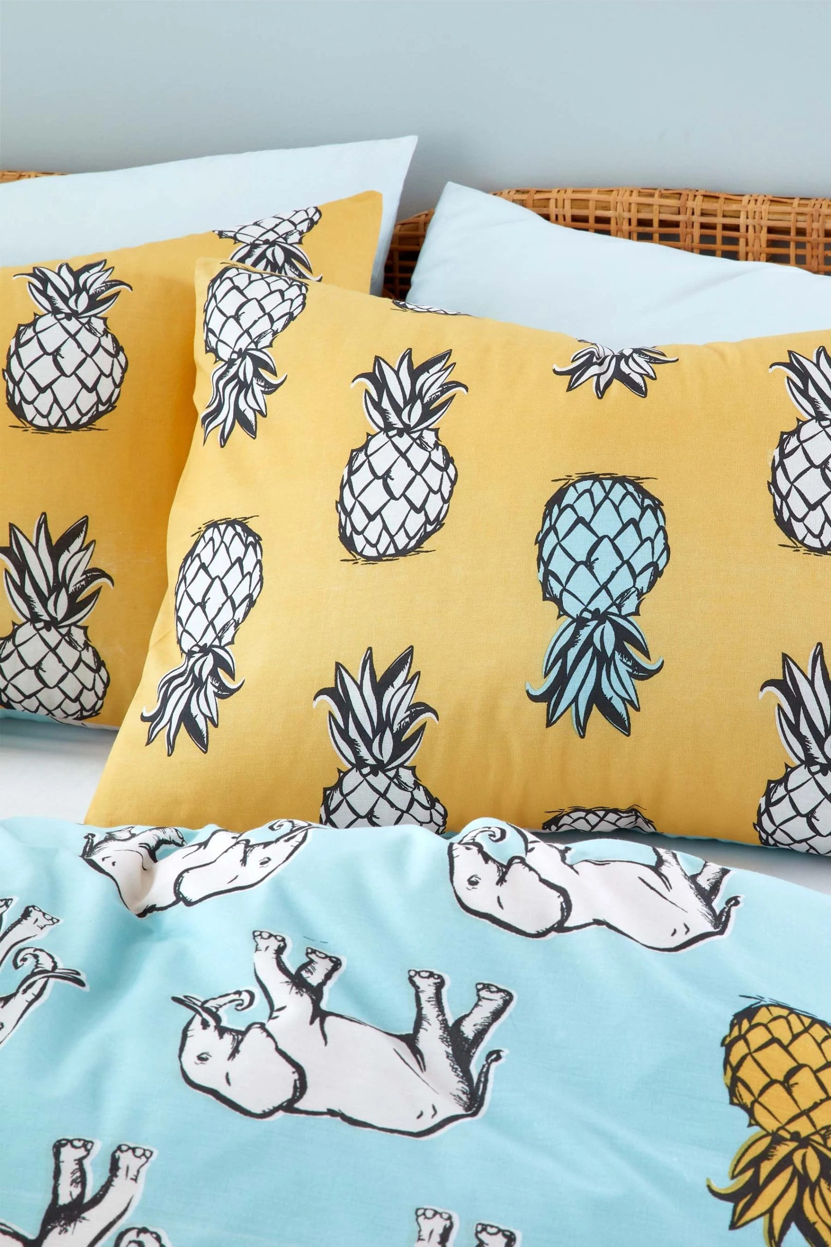 Pineapple Elephant Tupi Pineapple Reversible Cotton Duvet Cover And Pillowcase Set 5 Pineapple Elephant Tupi Pineapple Reversible Cotton Duvet Cover And Pillowcase Set - Image 3