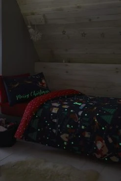 Alternative view of Catherine Lansfield Santa's Christmas Wonderland Duvet Cover And Pillowcase Set