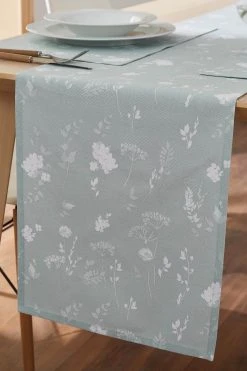 Catherine Lansfield Green Meadowsweet Floral Table Runner