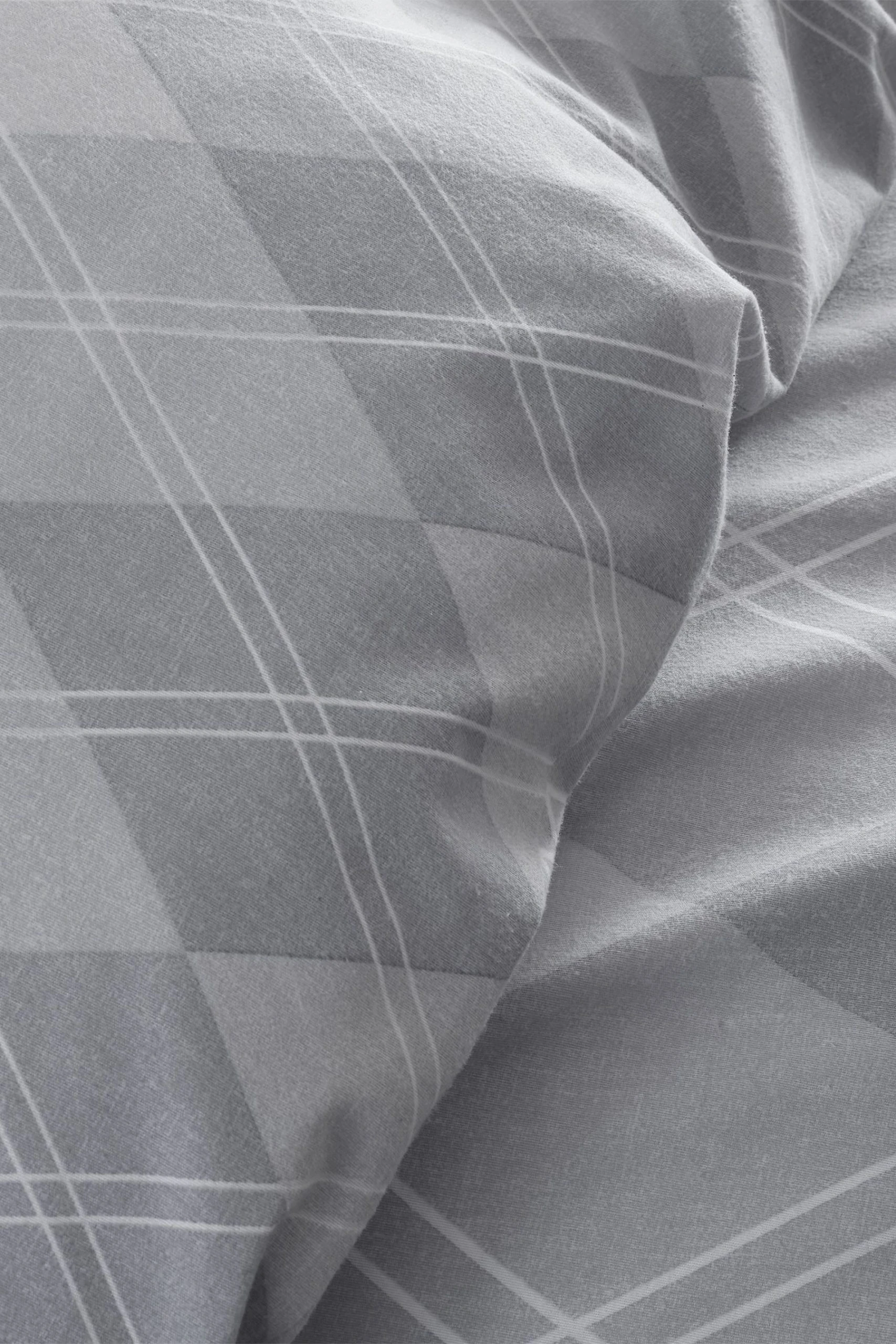 Catherine Lansfield Brushed Argyle Reversible Duvet Cover And Pillowcase Set 6 Catherine Lansfield Brushed Argyle Reversible Duvet Cover And Pillowcase Set - Image 4