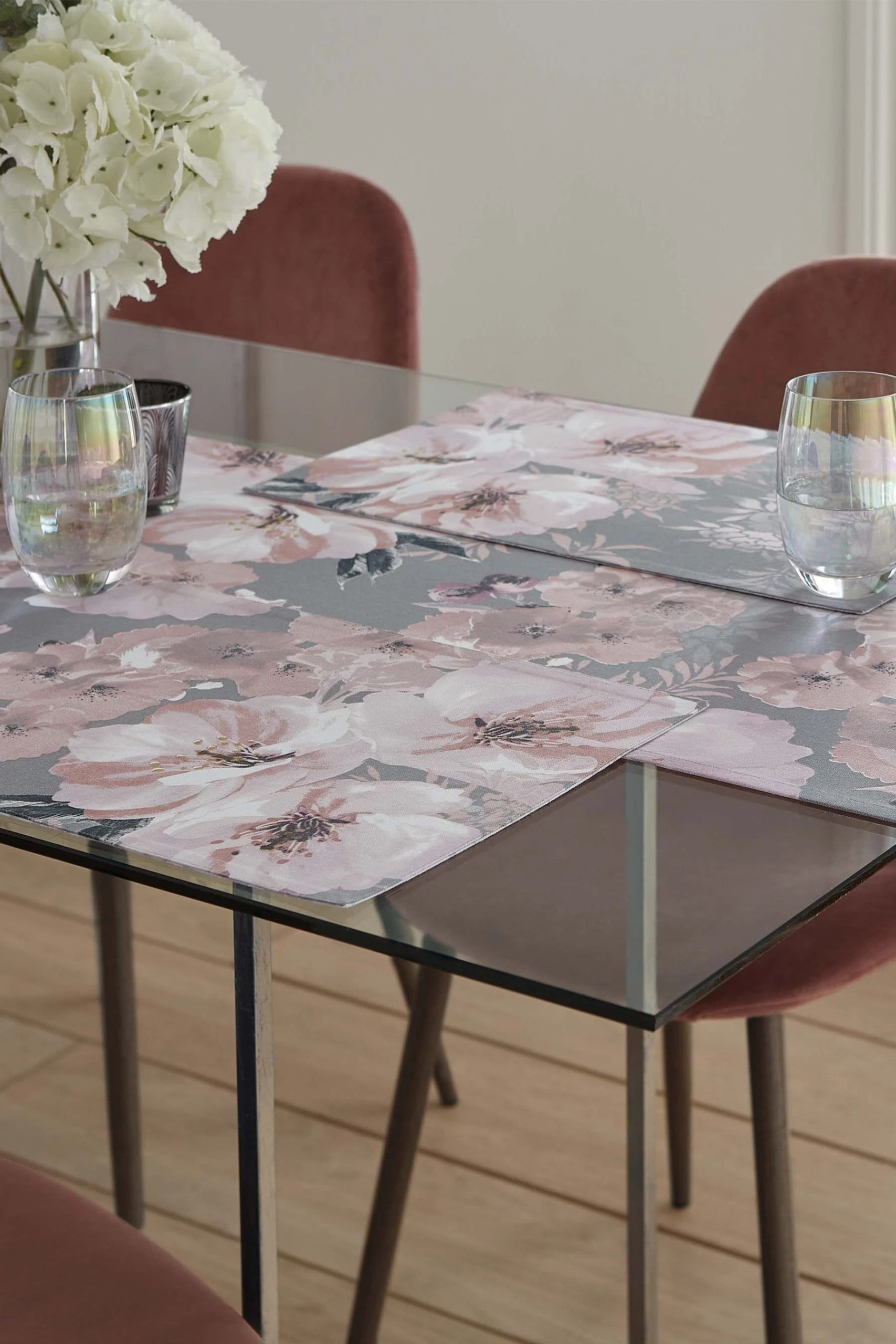 Catherine Lansfield 4 Pack Dramatic Floral Wipeable Placemats 4 Catherine Lansfield 4 Pack Dramatic Floral Wipeable Placemats - Image 2