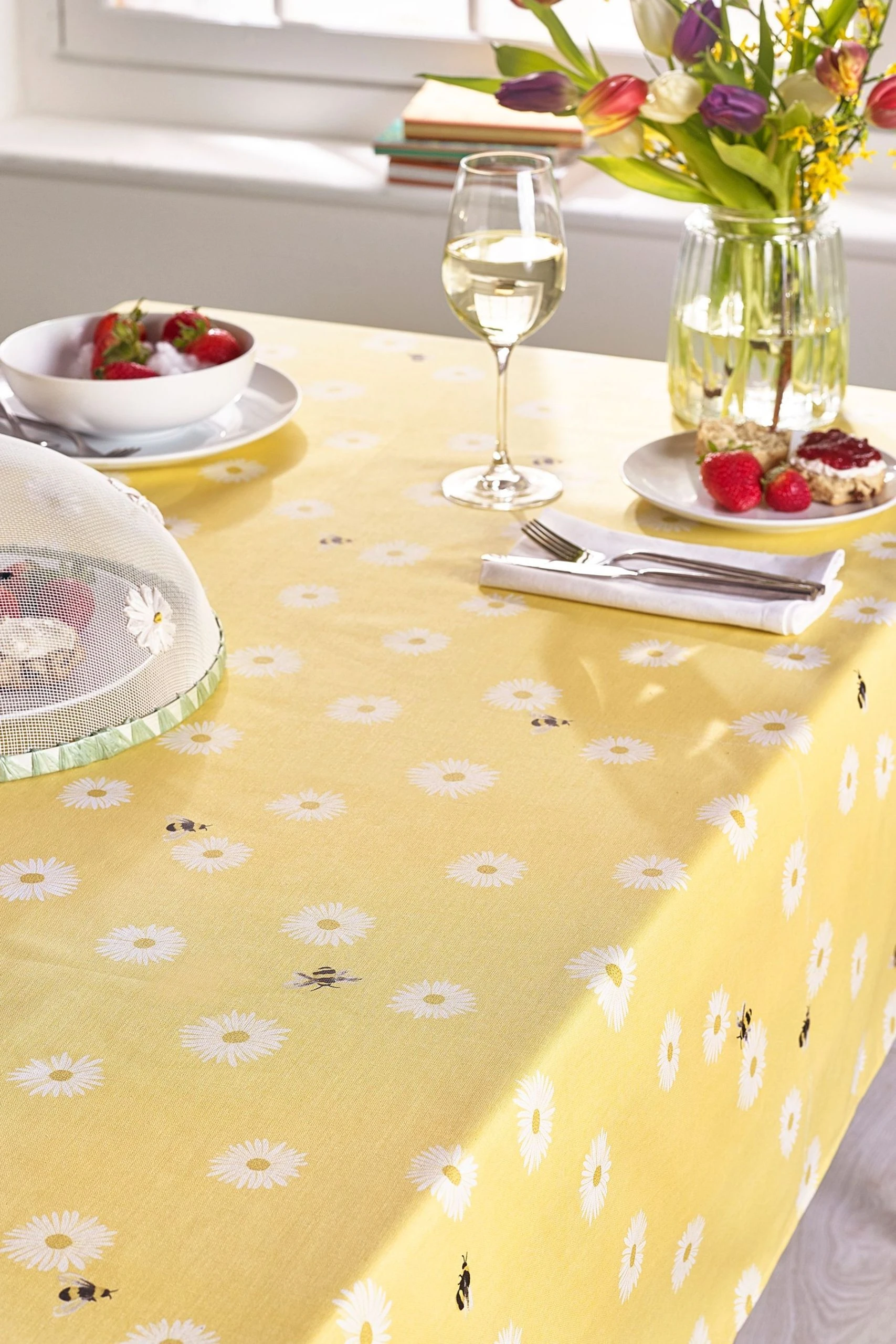 Next Daisy Bee Wipe Clean Tablecloth 6 Next Daisy Bee Wipe Clean Tablecloth - Image 4