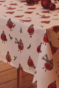 Alternative view of Catherine Lansfield Christmas Robins Table Cloth