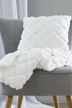 Catherine Lansfield Cosy Diamond Cushion 8 Catherine Lansfield Cosy Diamond Cushion -Next shop T09974s2
