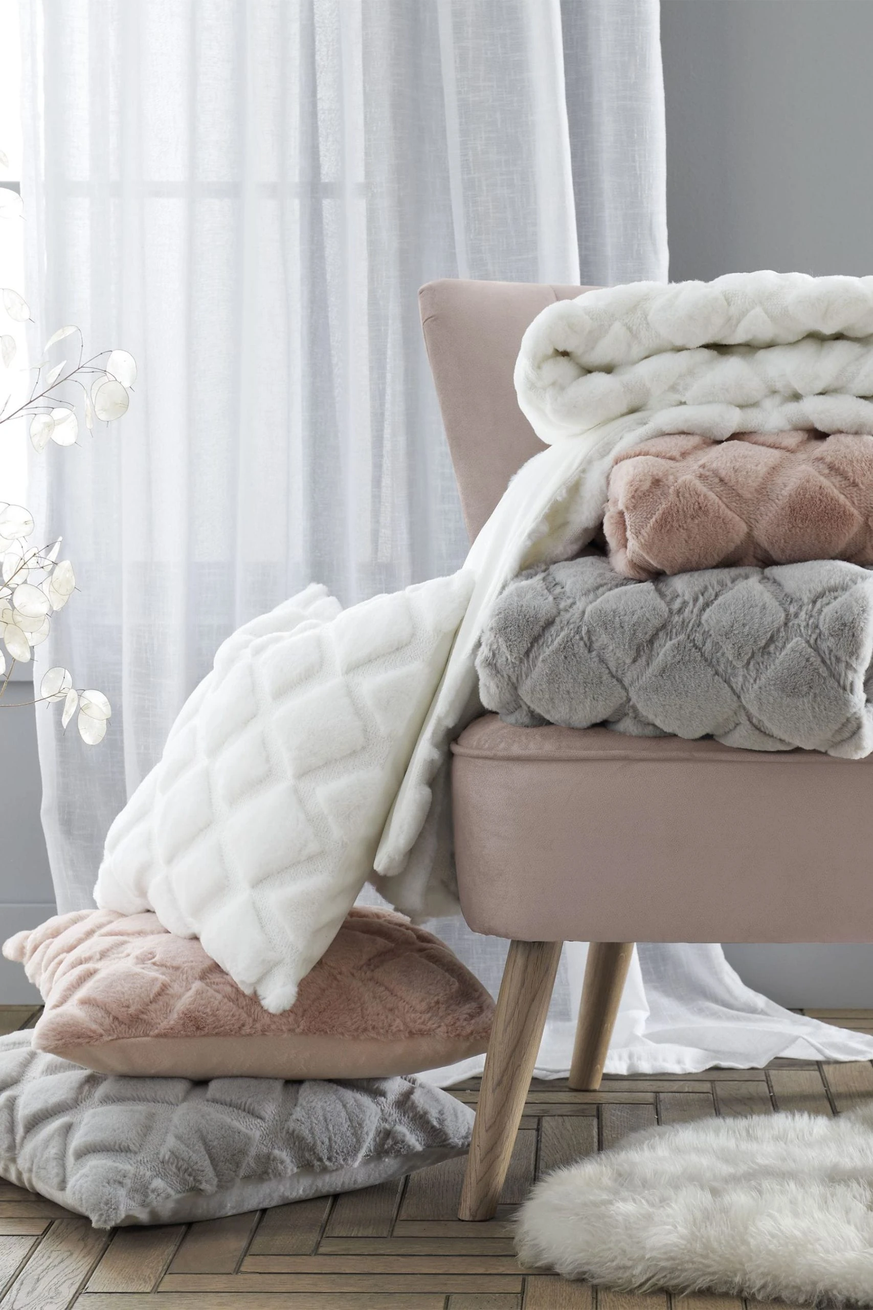 Catherine Lansfield Cosy Diamond Cushion 6 Catherine Lansfield Cosy Diamond Cushion - Image 4