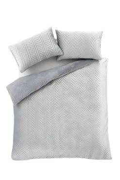 Catherine Lansfield So Soft Velvet Touch Zig Zag Pinsonic Duvet Cover And Pillowcase Set 11 Catherine Lansfield So Soft Velvet Touch Zig Zag Pinsonic Duvet Cover And Pillowcase Set -Next shop T09985s5