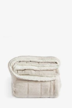 Next Cosy Sherpa Fleece Grid Throw -Next shop T63511s3